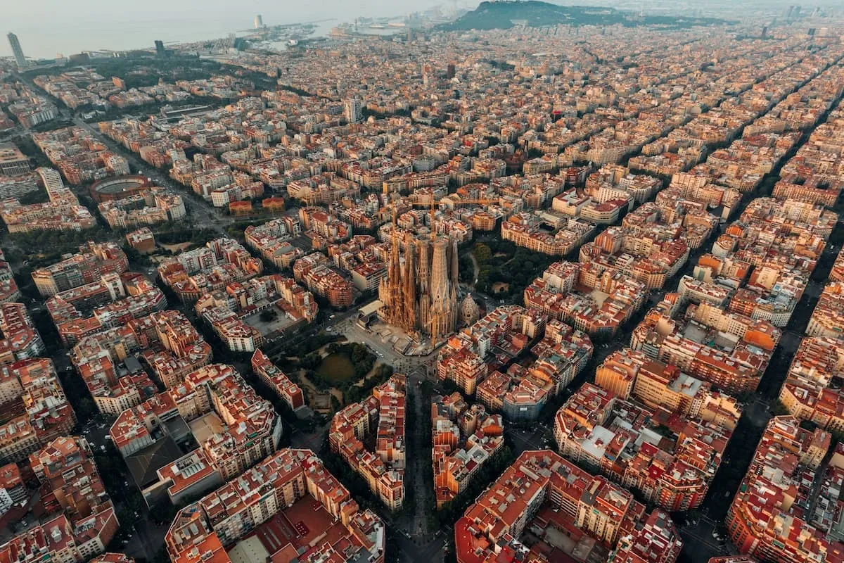 imgi 35 eixample barcelona 7 11zon